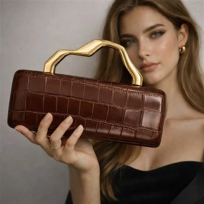 Sac de soirée en cuir noir avec poignée supérieure