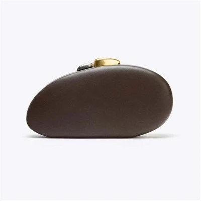 Pochette de créateur en cuir marron